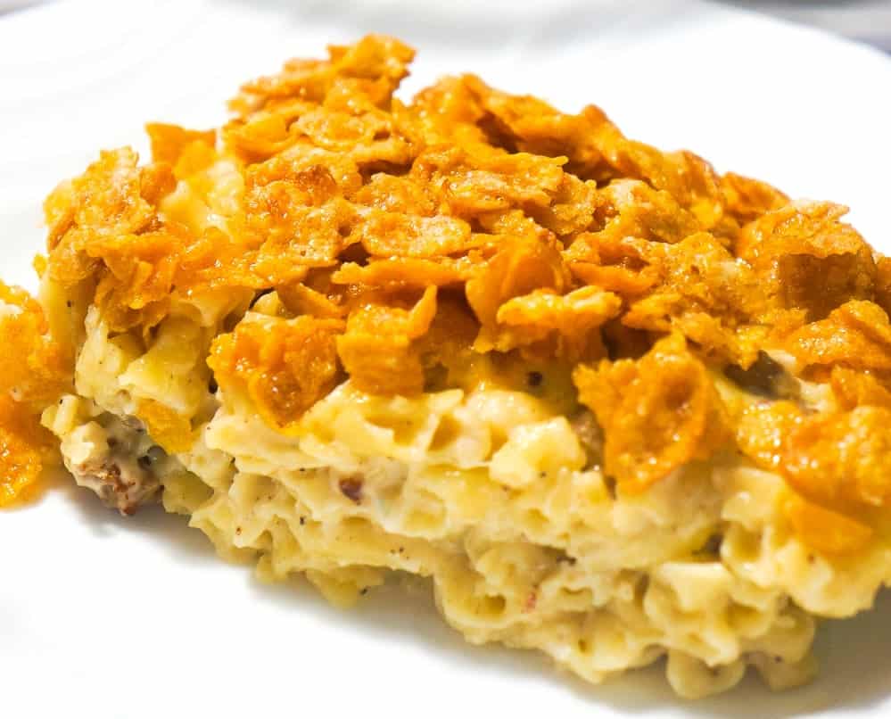 Breakfast Sausage Mac and Cheese topped with Frosted Flakes is a delicious brunch recipe with the perfect balance of savoury and sweet. This homemade macaroni and cheese is loaded with Havarti cheese and chunks of maple breakfast sausages with a crispy coating of frosted flakes.