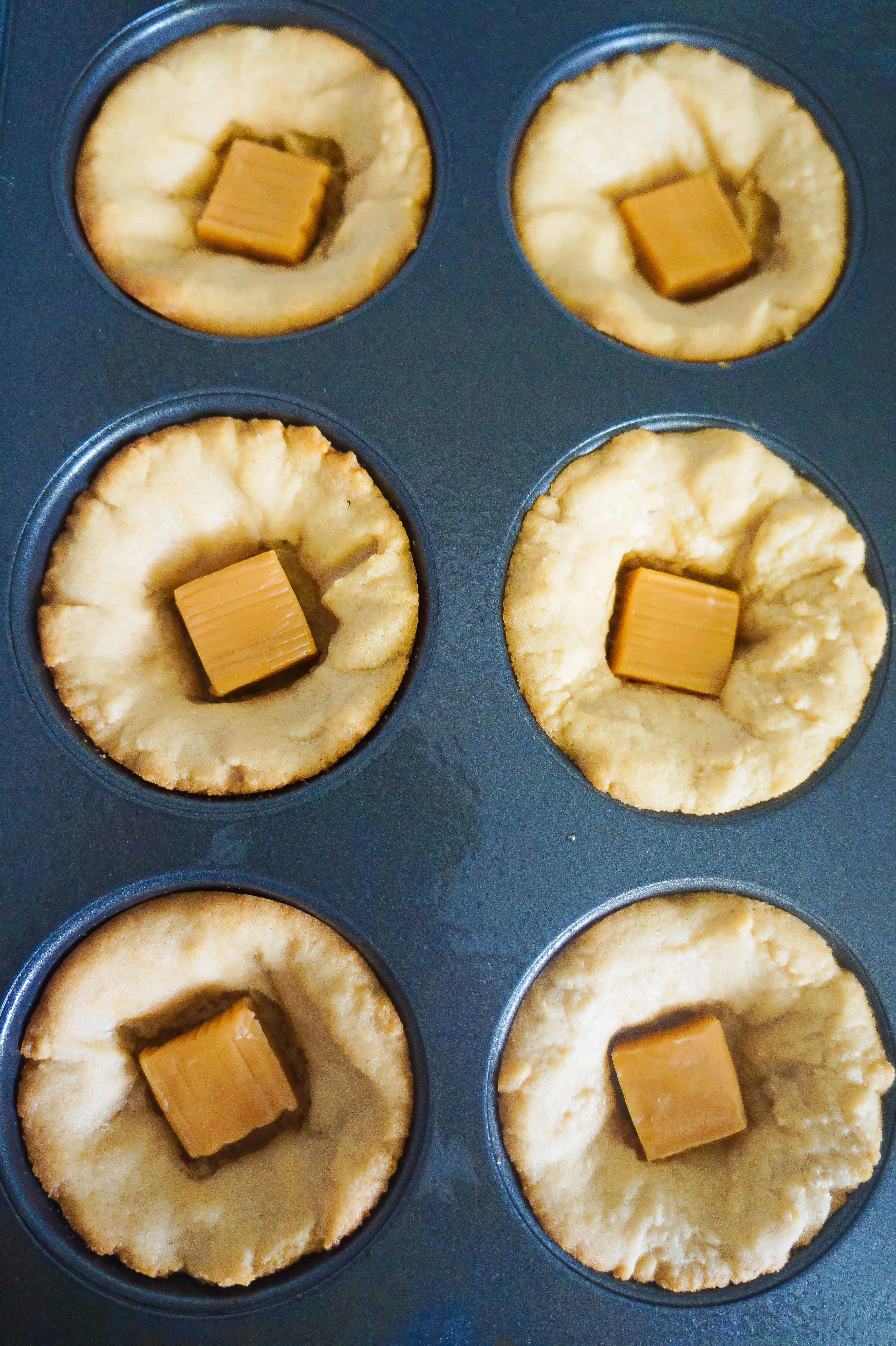 peanut butter cookie cups with caramels