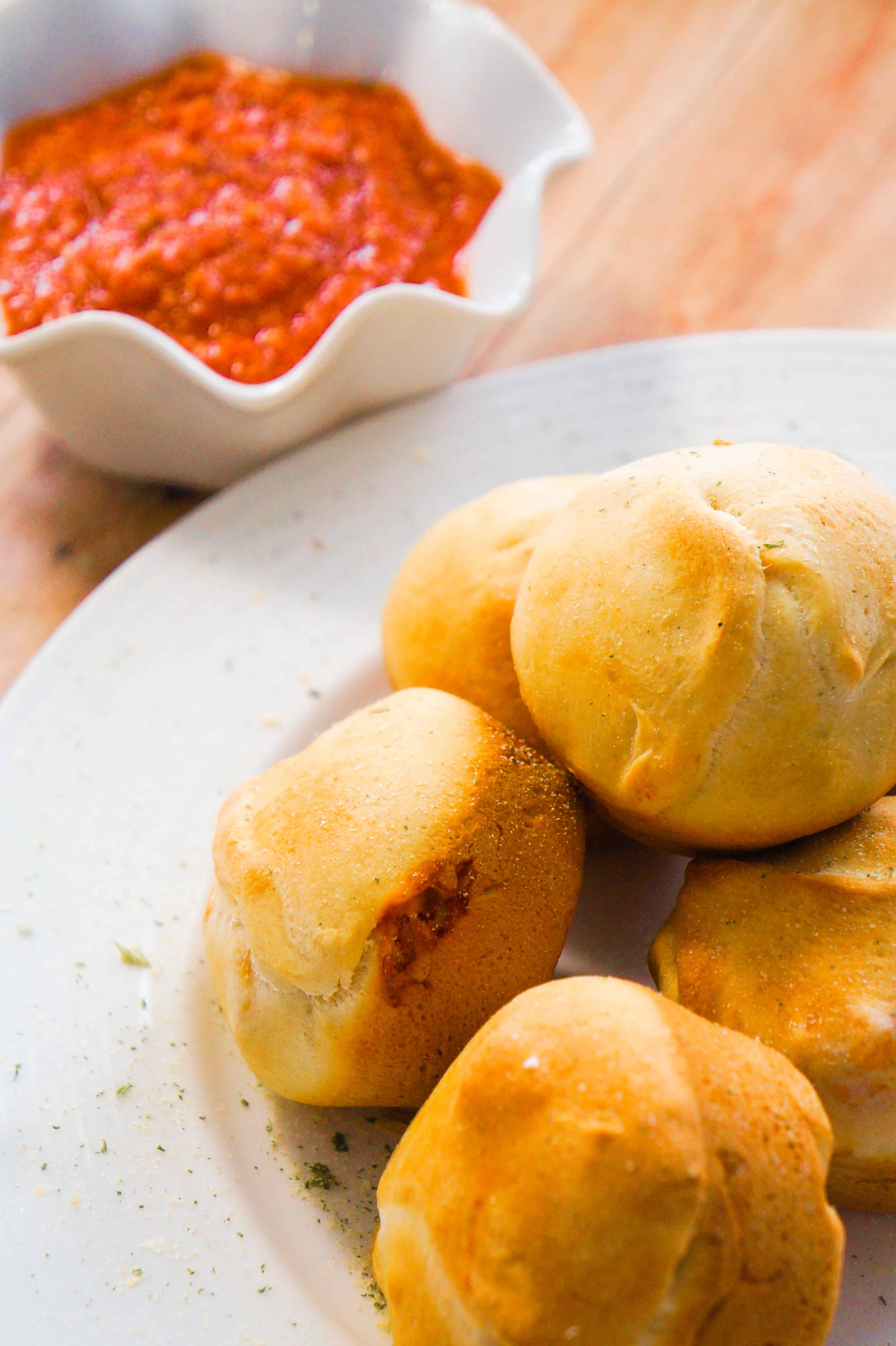 Cheesy Macaroni Bolognese Bites. Easy party food idea. Tasty Pillsbury dough stuffed with macaroni and cheese. Simple snack recipe with meaty bolognese sauce and cheese.