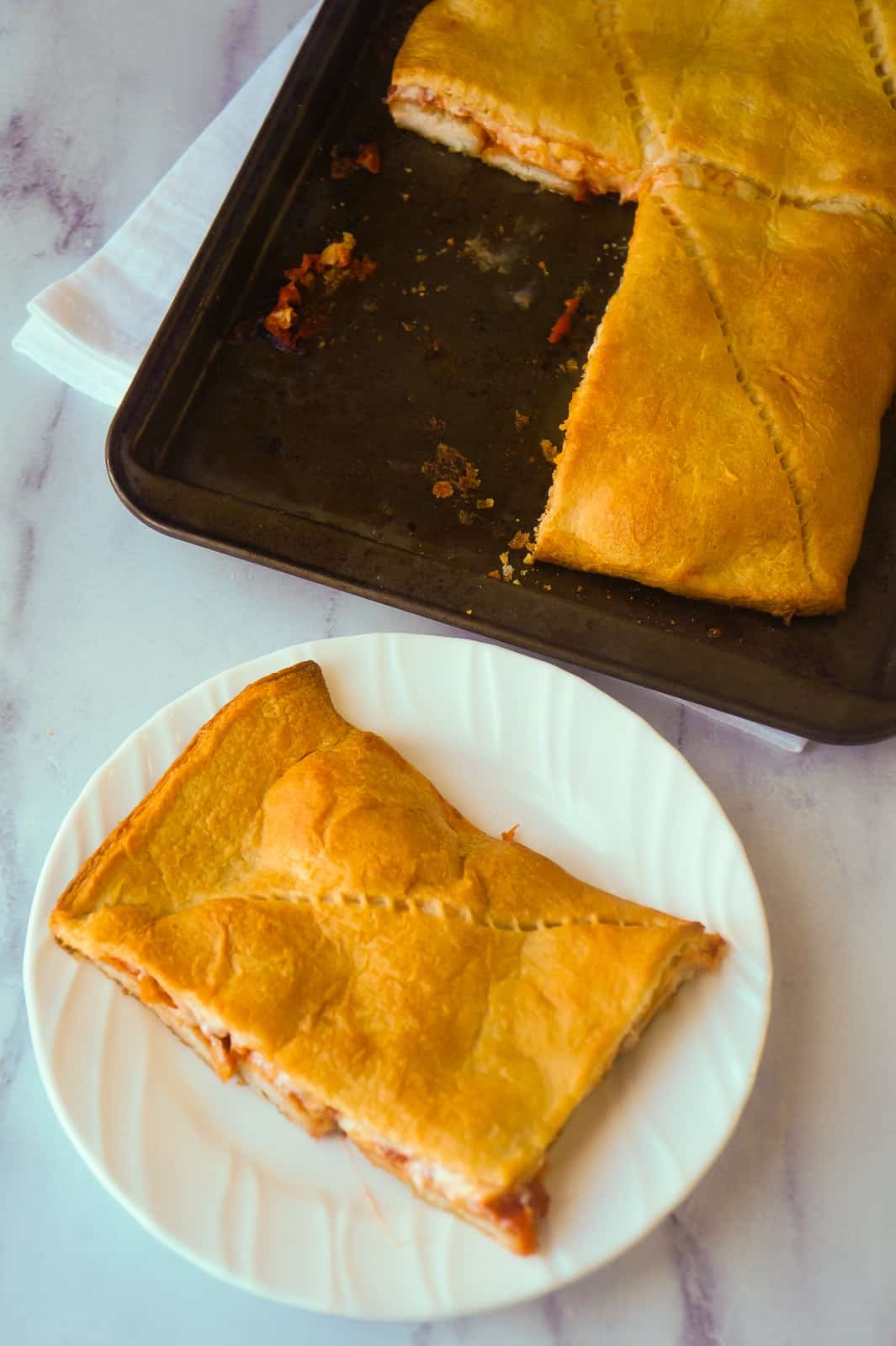 Chicken Parm Crescent Bake is an easy 5 ingredient dinner recipe. Breaded chicken with marinara sauce and mozzarella cheese topped with Pillsbury crescent roll dough is a delicious dinner your whole family will love.