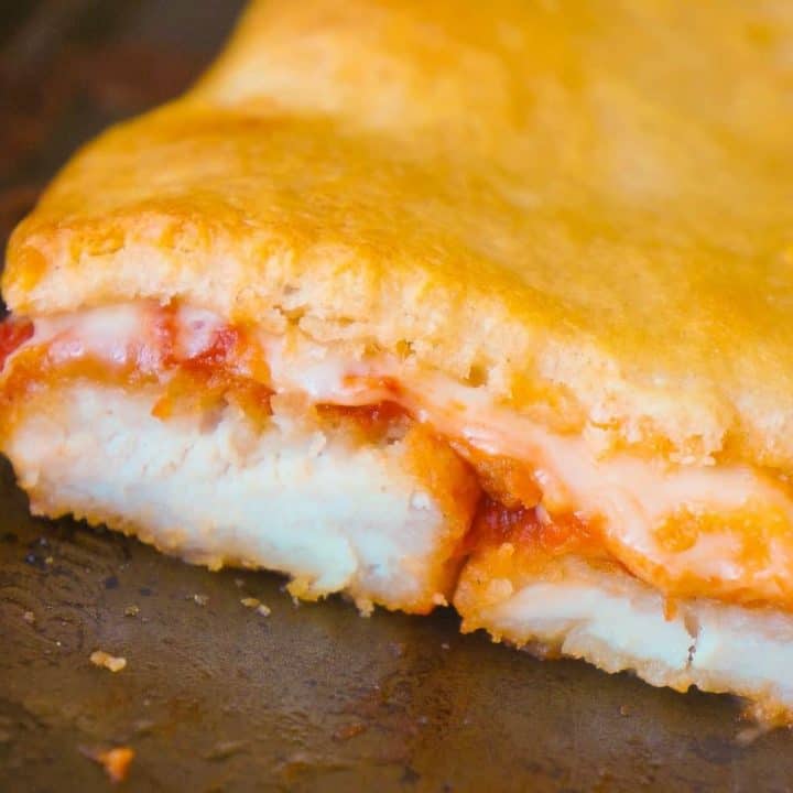 Chicken Parm Crescent Bake is an easy 5 ingredient dinner recipe. Breaded chicken with marinara sauce and mozzarella cheese topped with Pillsbury crescent roll dough is a delicious dinner your whole family will love.