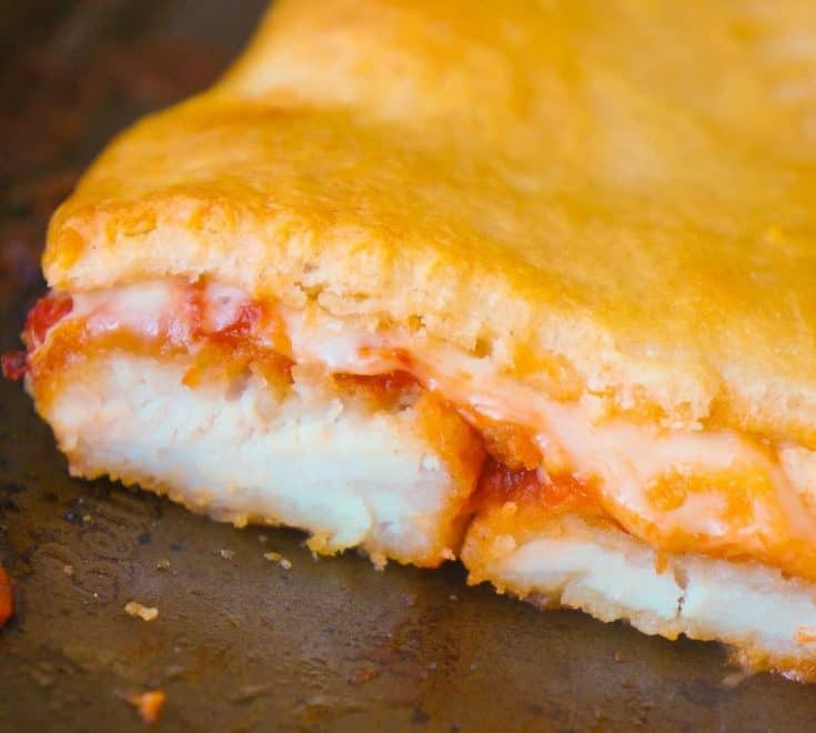 Chicken Parm Crescent Bake is an easy 5 ingredient dinner recipe. Breaded chicken with marinara sauce and mozzarella cheese topped with Pillsbury crescent roll dough is a delicious dinner your whole family will love.