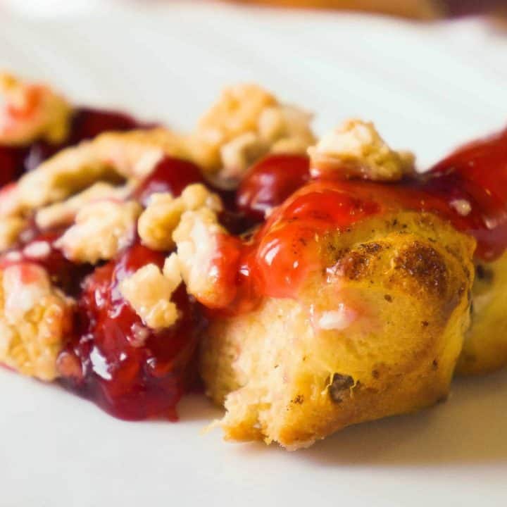 Cinnamon Bun Cherry Pie is an easy pie recipe using Pillsbury Cinnamon Rolls and canned cherry pie filling. This cherry pie is topped with crumbled Cinnamon Bun Oreos.