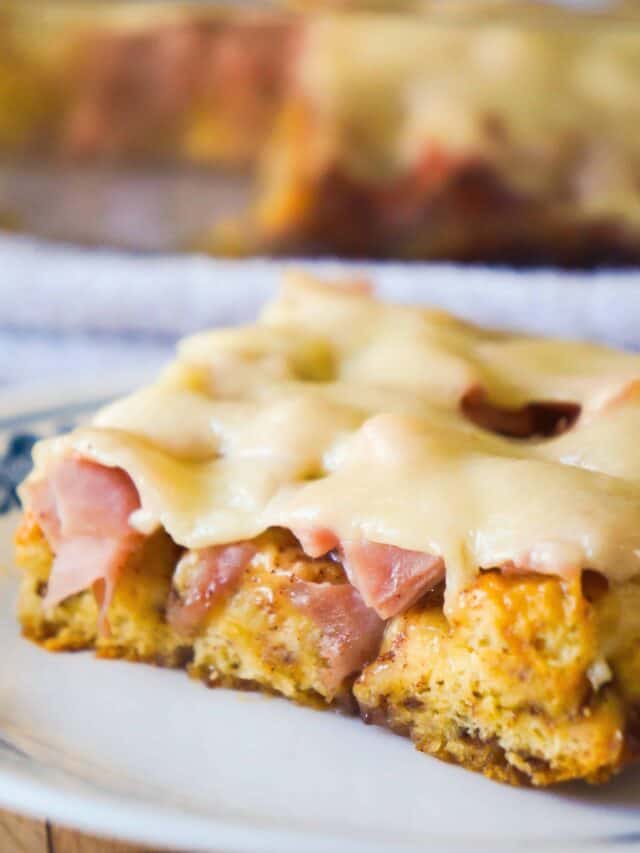 Monte Cristo Breakfast Casserole is a sweet and savoury breakfast dish using Pillsbury cinnamon rolls.
