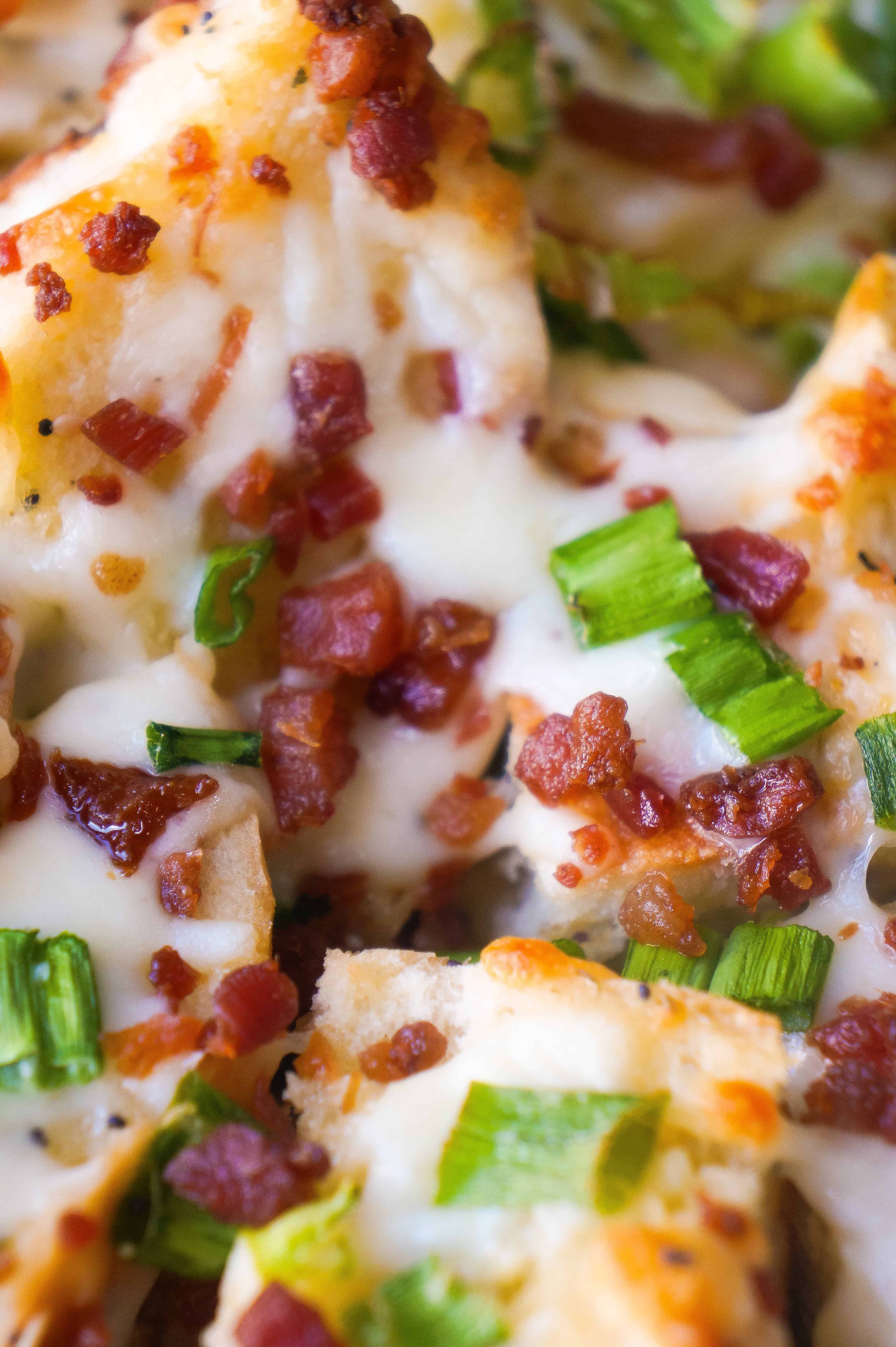 Everything Bagel Cheesy Bacon Pull Apart is the perfect party food. This cheesy garlic bread made with everything bagels and loaded with bacon is great for sharing.