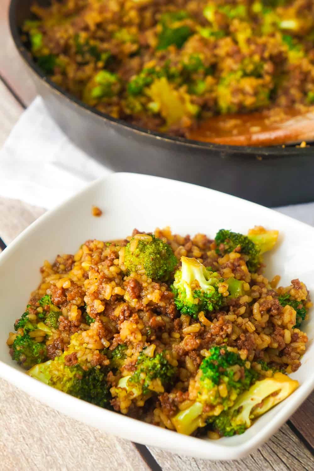 Honey Garlic Ground Beef and Rice with Broccoli is an easy stove top dinner recipe.This skillet dinner is loaded with ground beef, instant rice and broccoli florets all tossed in honey garlic sauce.