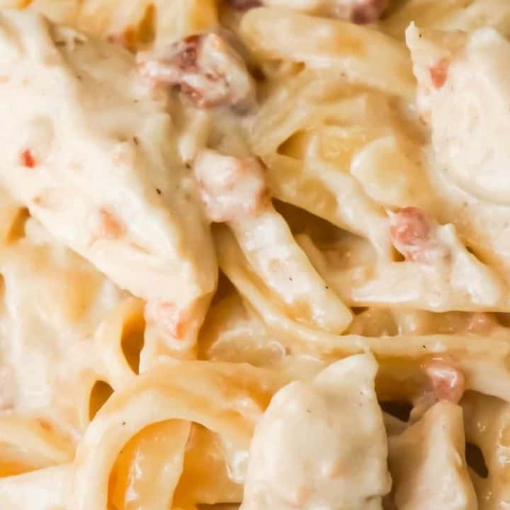 Instant Pot Bacon & Chicken Fettuccine Alfredo is an easy dinner recipe using an Instant Pot. This delicious pasta is coated in a creamy garlic Alfredo sauce and loaded with chicken and bacon.