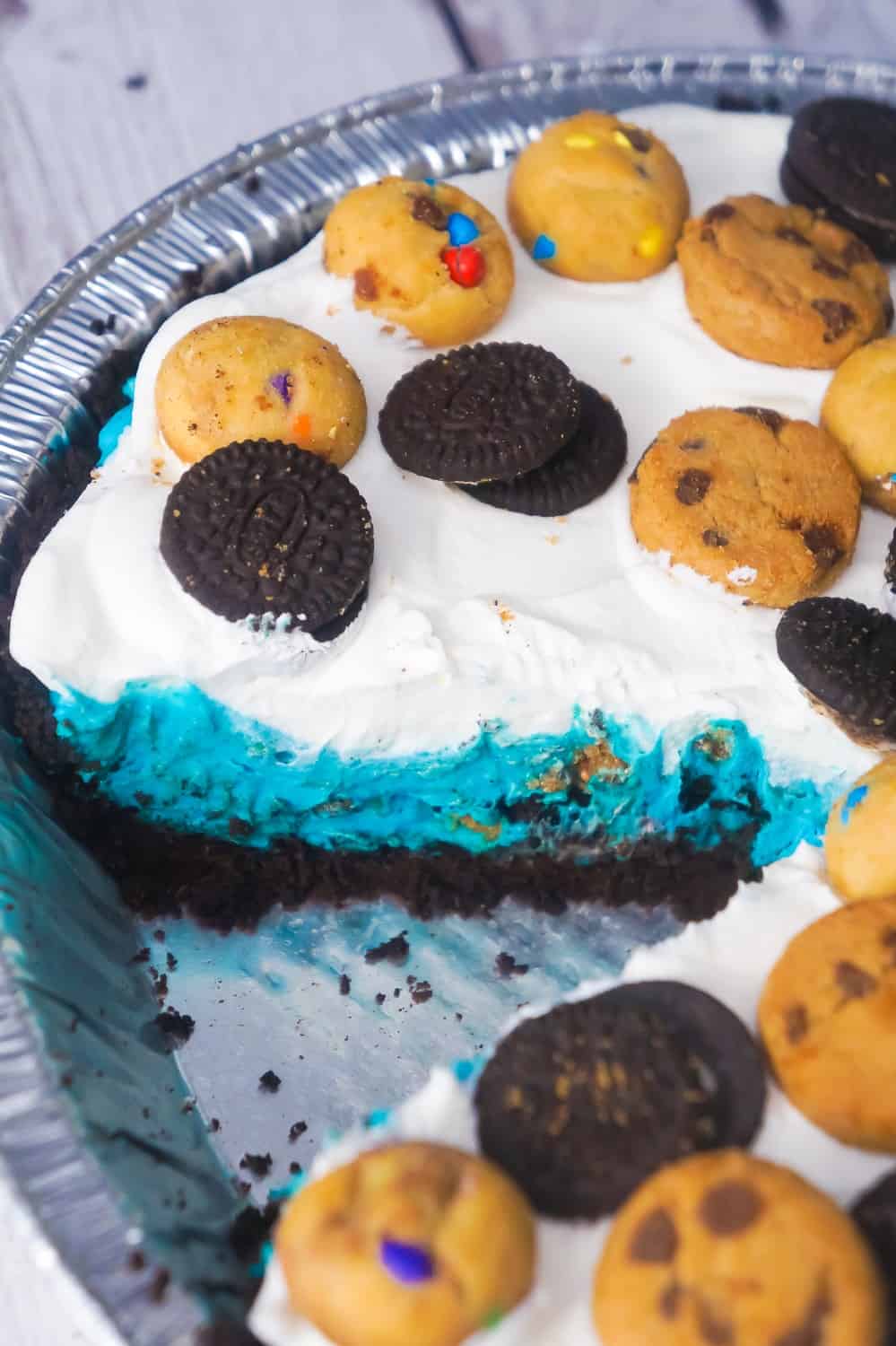 No Bake Cookie Monster Pie is an easy dessert recipe your kids will love. This colourful pie is made with instant pudding and Cool Whip in an Oreo crust and loaded with a variety of mini cookies.
