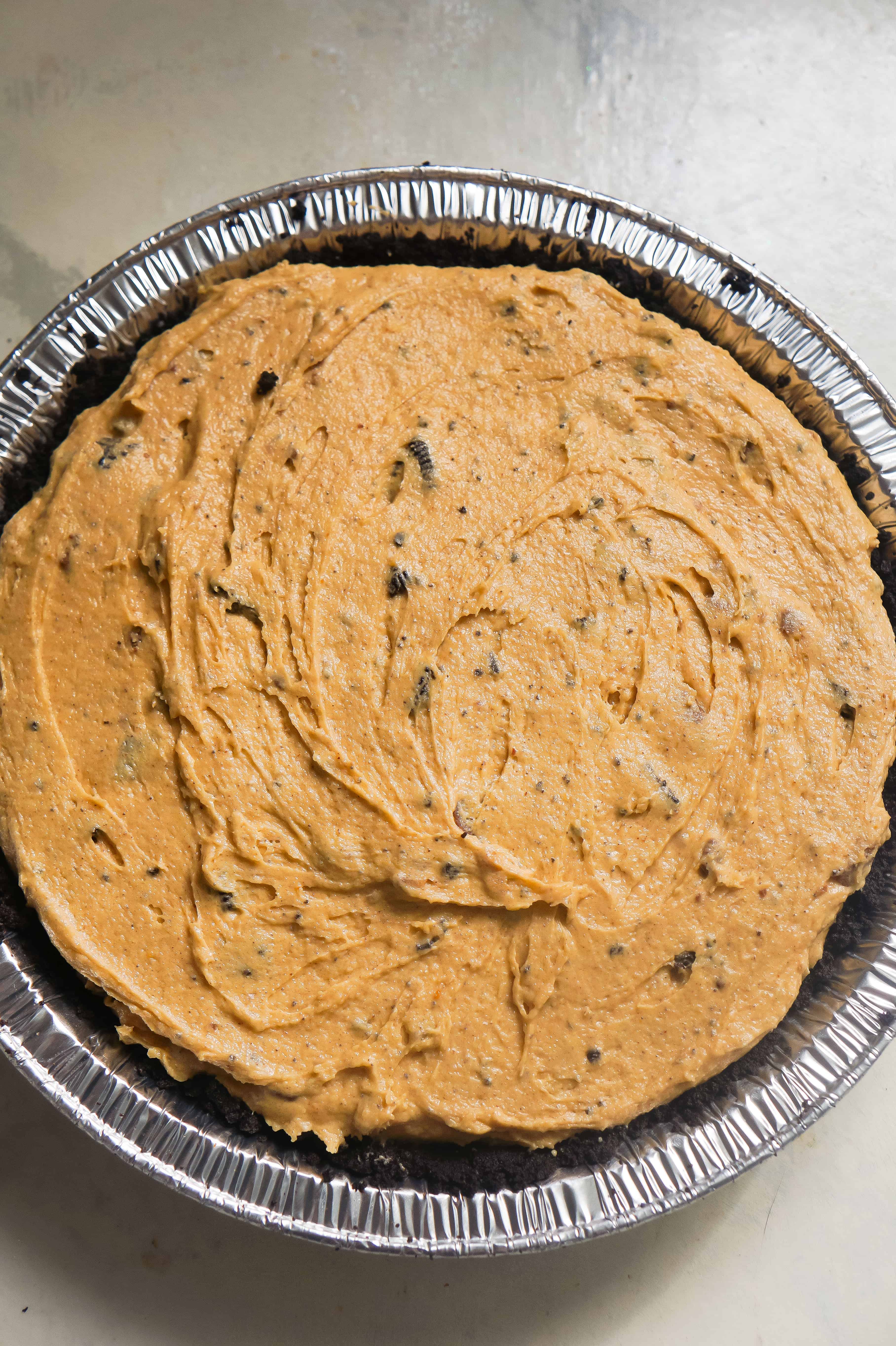 no bake peanut butter oreo cheesecake filling in pie crust