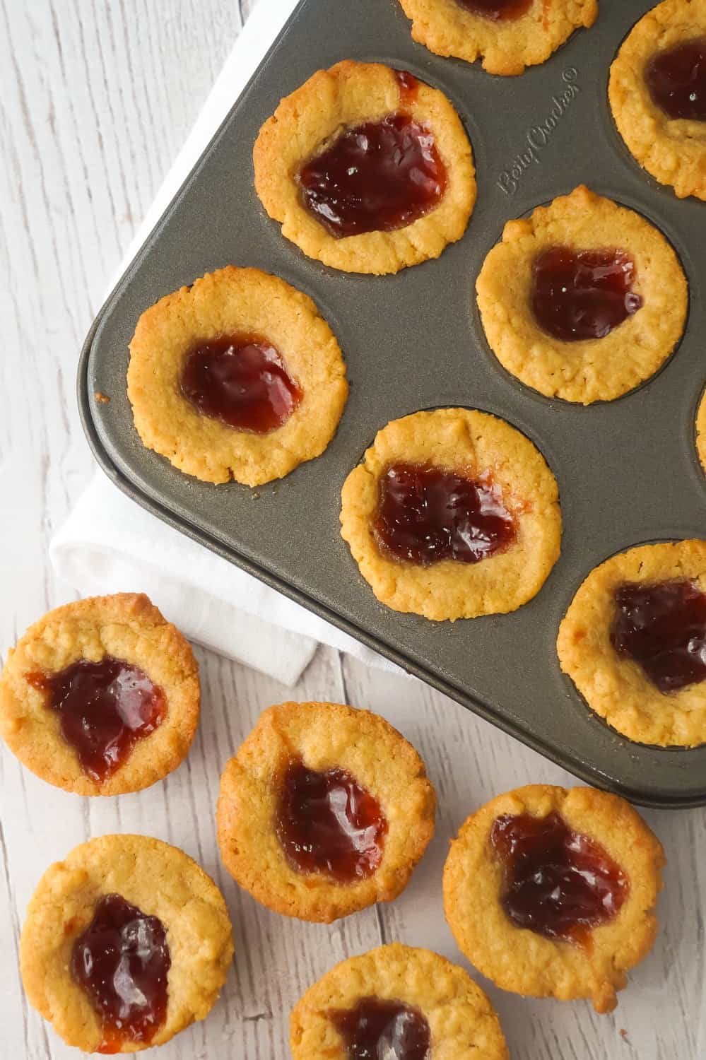 Peanut Butter and Jelly Blondie Bites are a delicious bite sized dessert baked in mini muffin tins. These peanut butter blondies are topped with strawberry jam and baked to perfection.