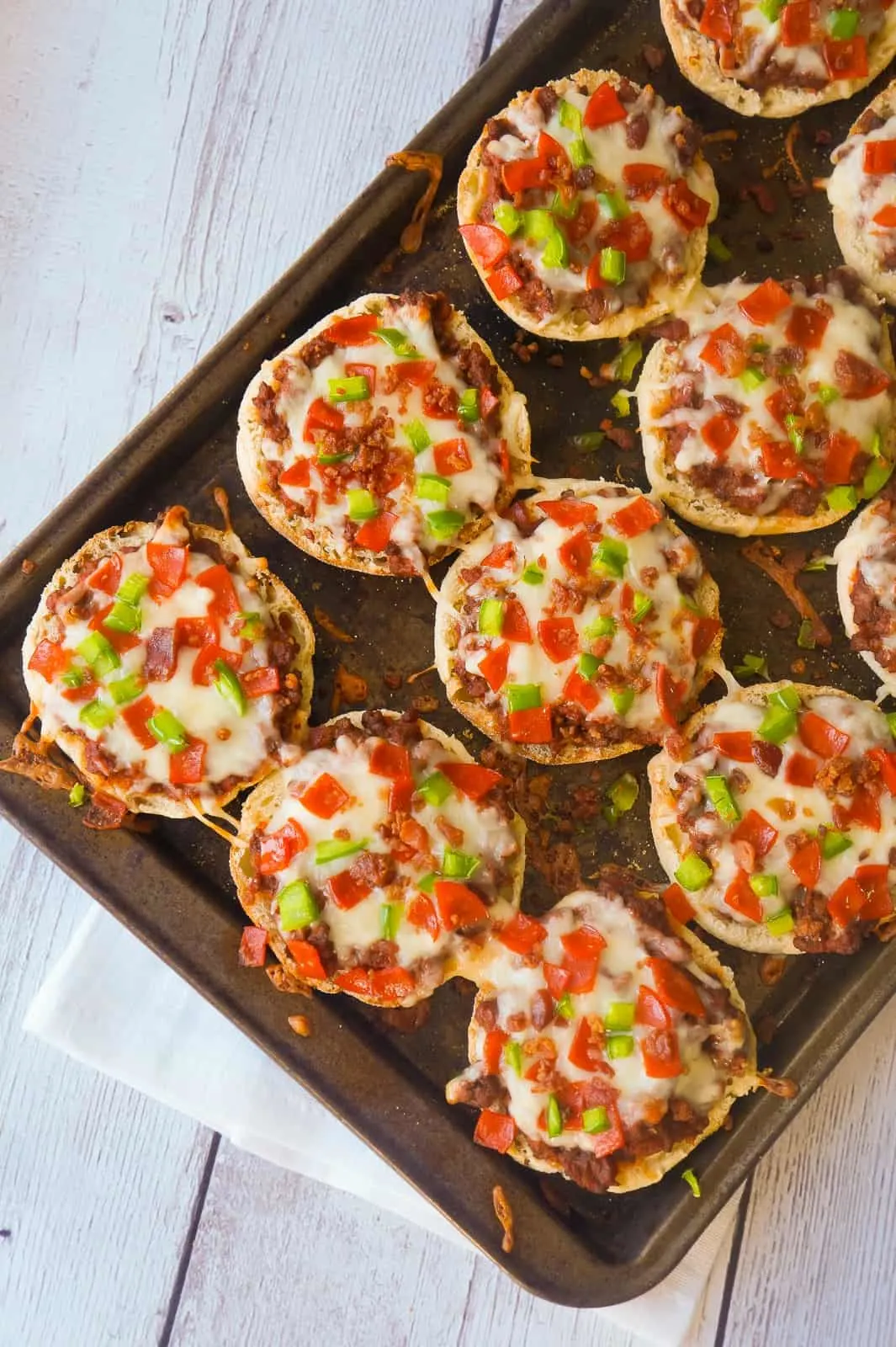 Pizza Burger English muffins are an easy dinner recipe using ground beef. These mini pizzas loaded with bacon and pepperoni are perfect for a weeknight dinner or even as a party snack.
